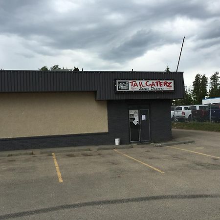 Skyvista Inn Whitecourt Exterior foto
