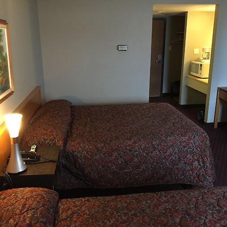 Skyvista Inn Whitecourt Exterior foto