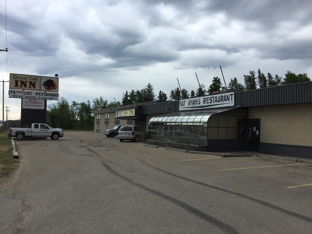 Skyvista Inn Whitecourt Exterior foto