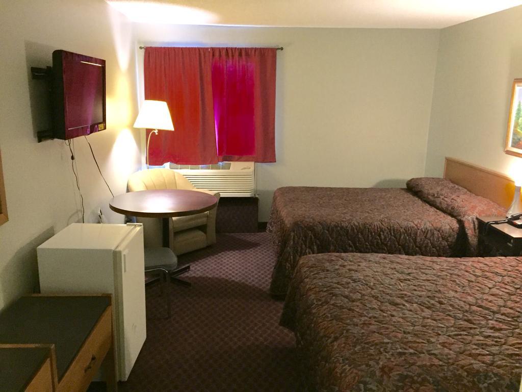 Skyvista Inn Whitecourt Exterior foto