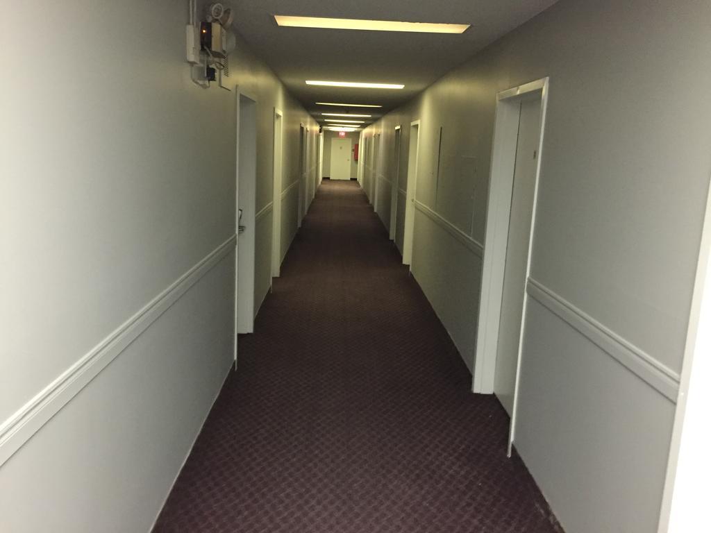 Skyvista Inn Whitecourt Exterior foto