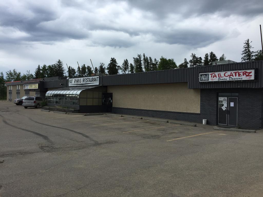 Skyvista Inn Whitecourt Exterior foto